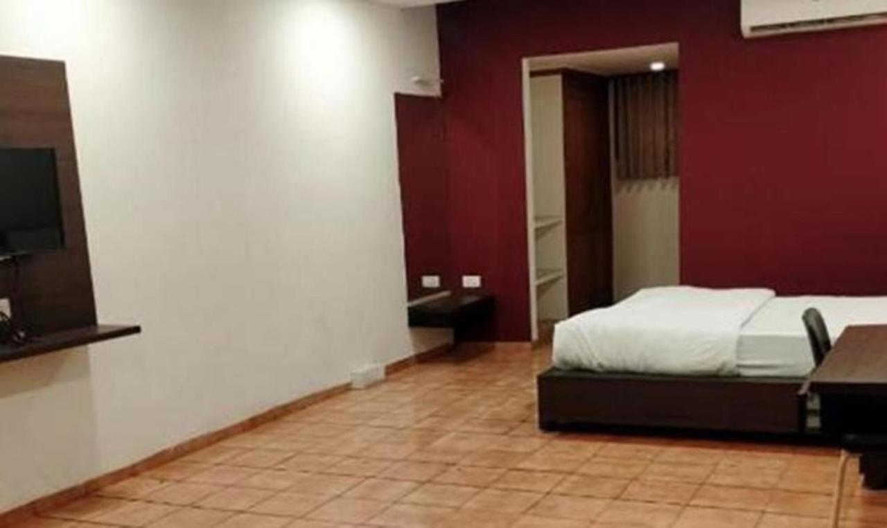 Hotel Sun N Step Club أحمد أباد المظهر الخارجي الصورة