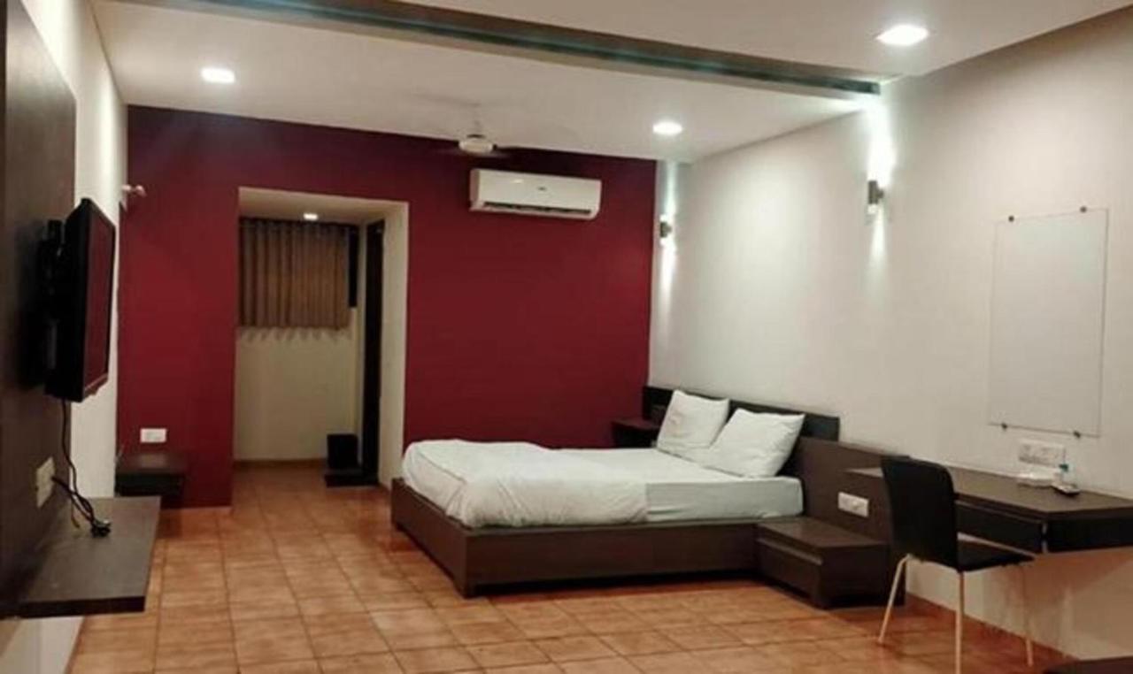 Hotel Sun N Step Club أحمد أباد المظهر الخارجي الصورة