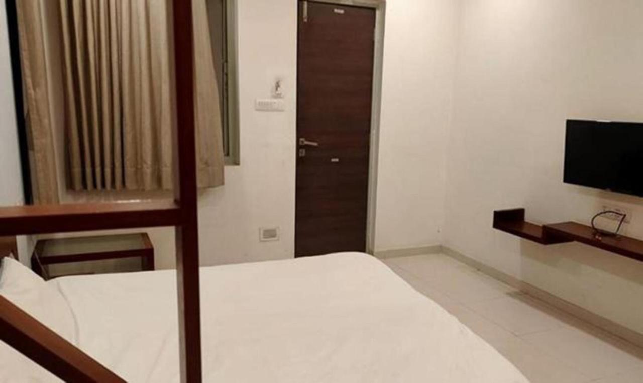 Hotel Sun N Step Club أحمد أباد المظهر الخارجي الصورة