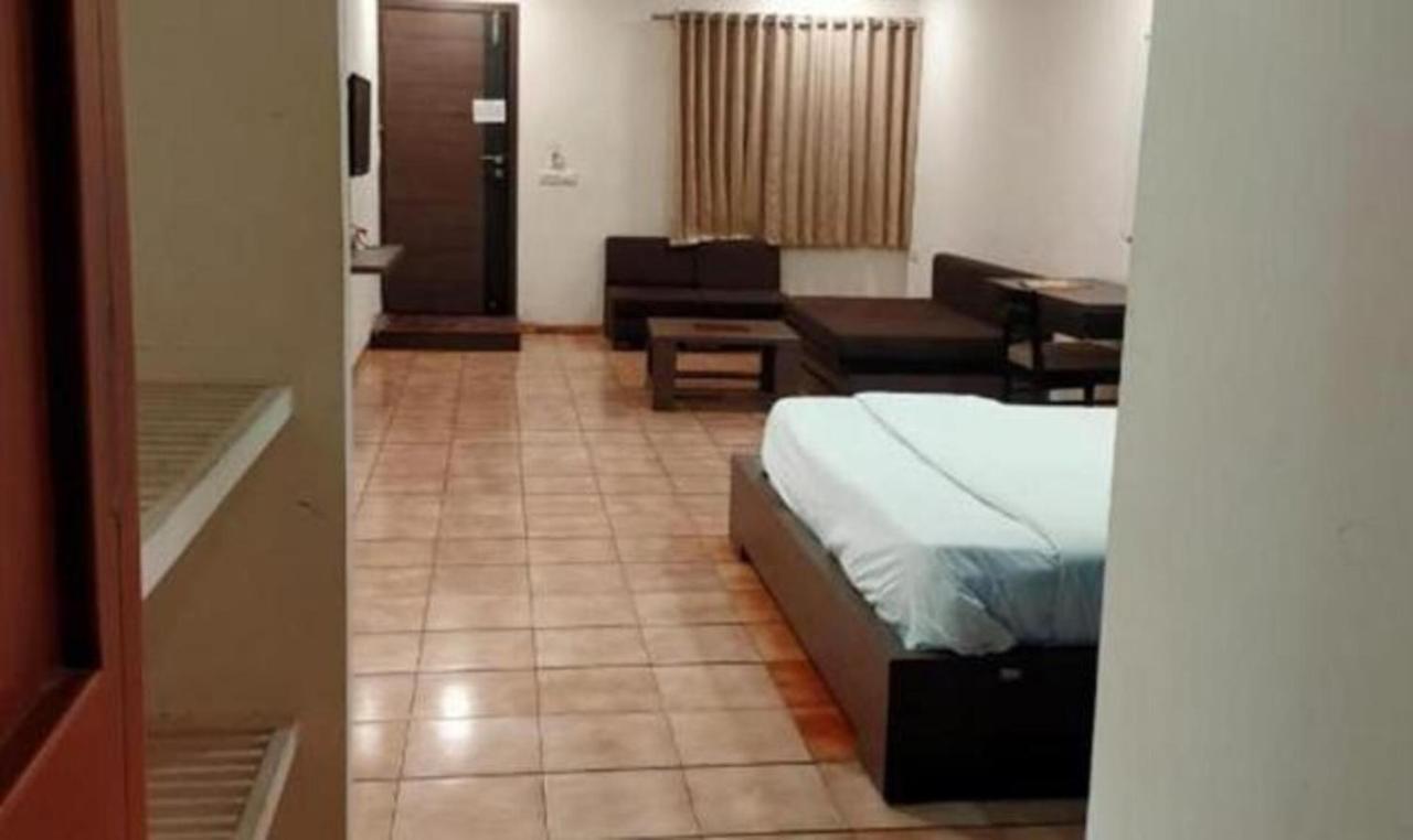Hotel Sun N Step Club أحمد أباد المظهر الخارجي الصورة