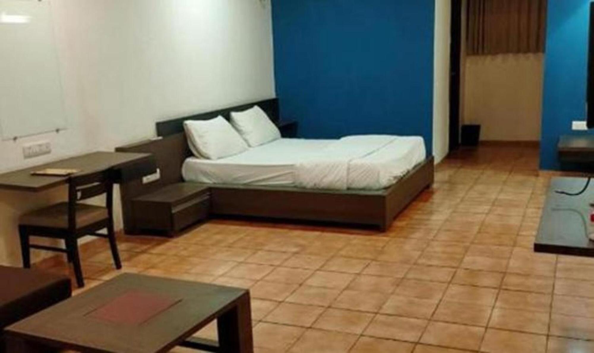 Hotel Sun N Step Club أحمد أباد المظهر الخارجي الصورة