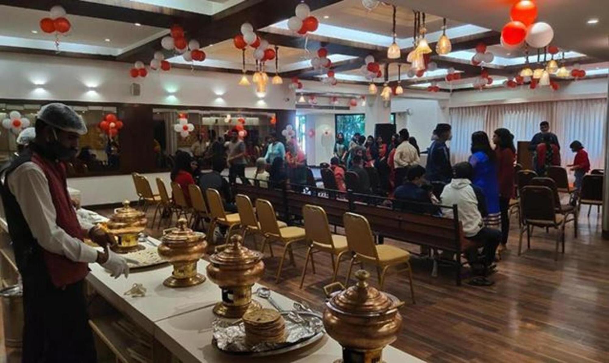 Hotel Sun N Step Club أحمد أباد المظهر الخارجي الصورة