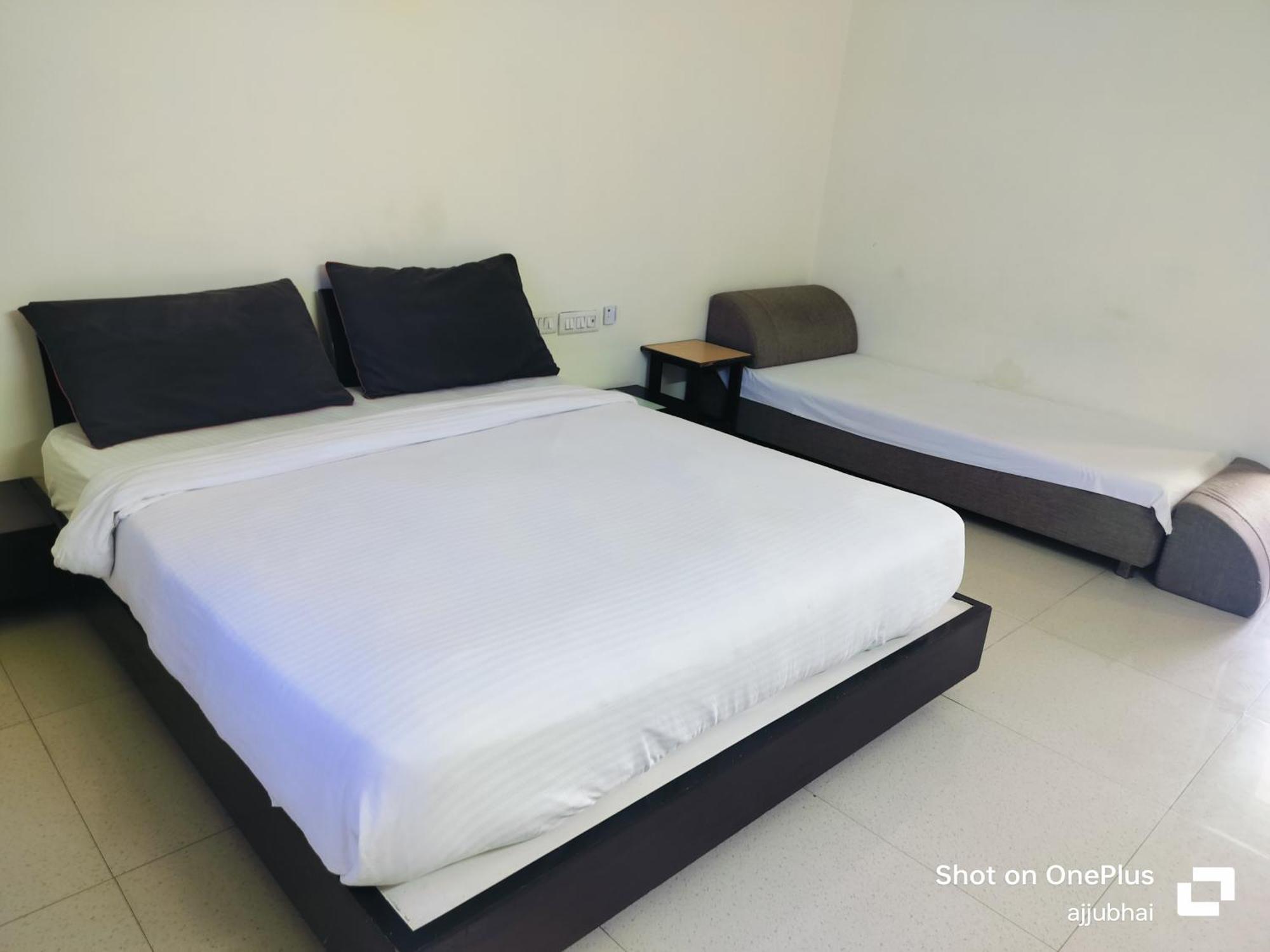 Hotel Sun N Step Club أحمد أباد المظهر الخارجي الصورة