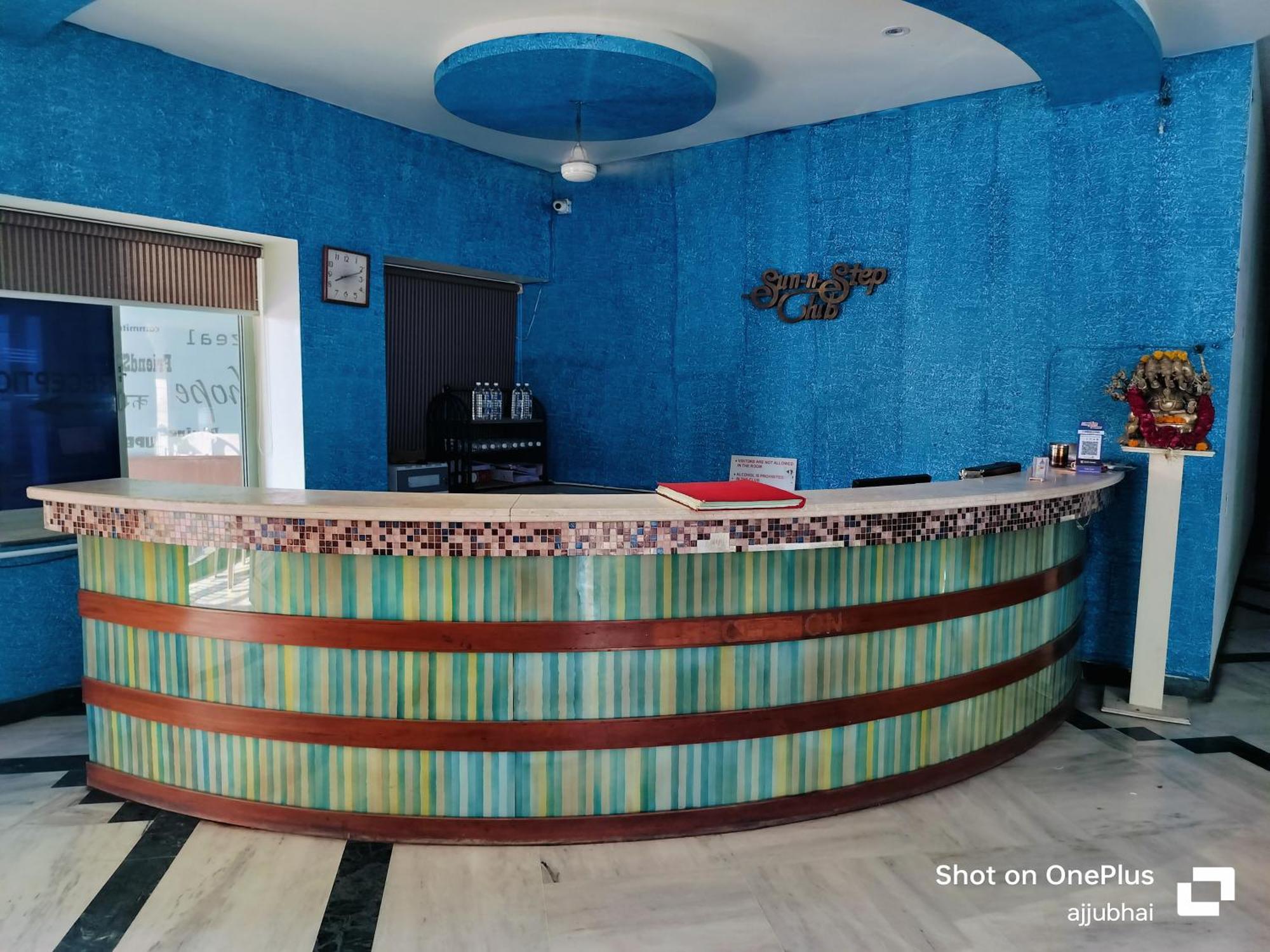 Hotel Sun N Step Club أحمد أباد المظهر الخارجي الصورة
