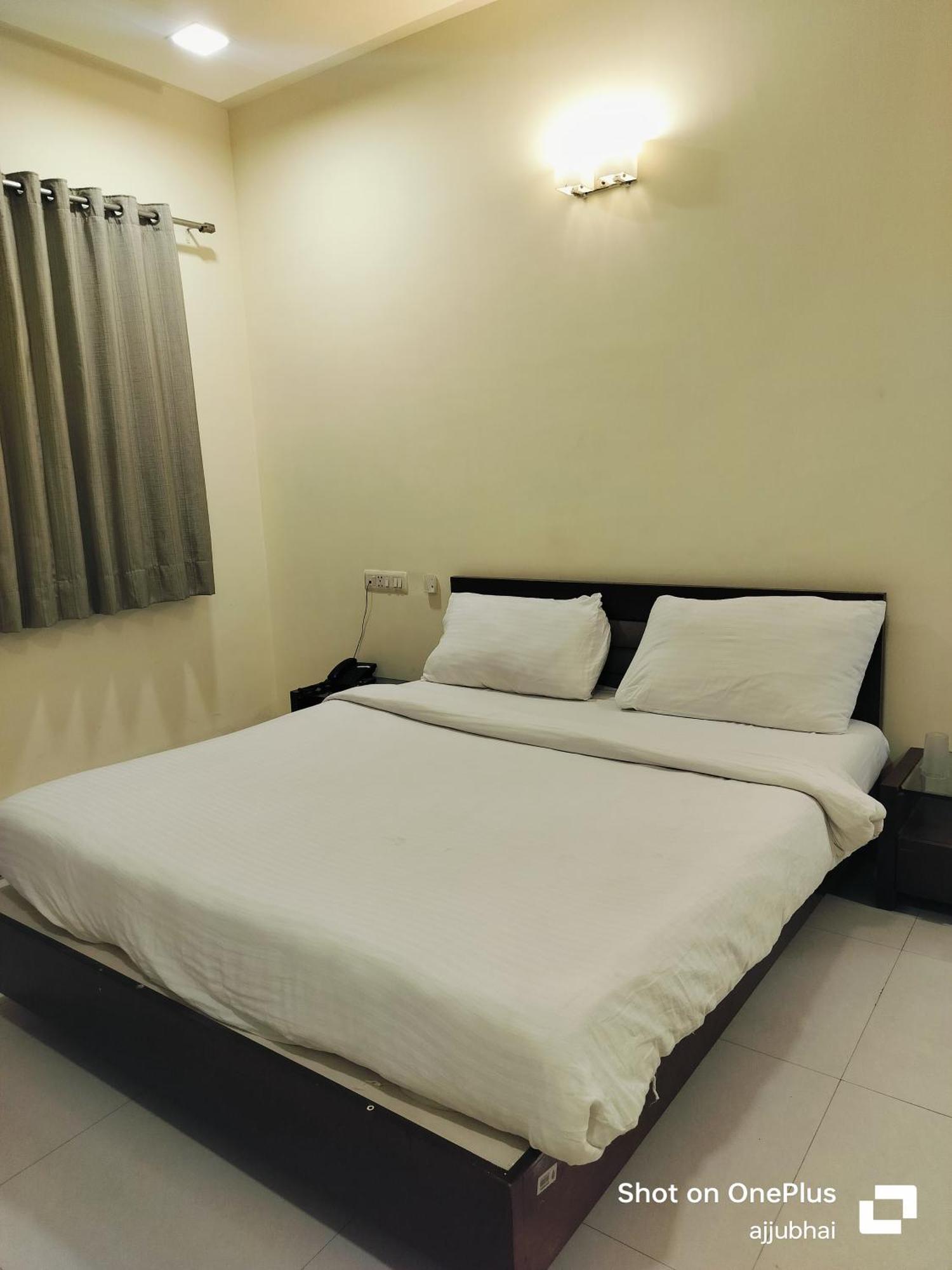 Hotel Sun N Step Club أحمد أباد المظهر الخارجي الصورة